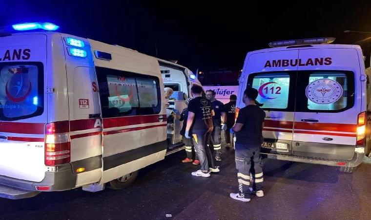 Manisa’da yolcu otobüsü ile TIR çarpıştı: 3 yaralı