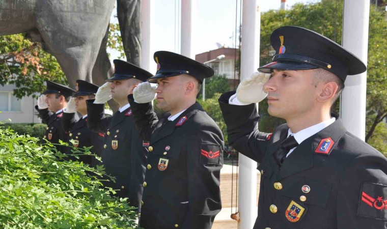 Manisanın ilçelerinde Zafer Bayramı coşkuyla kutlandı