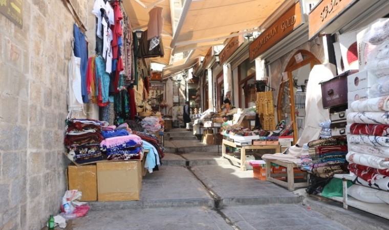 Mardinde hava sıcaklıklarında yaşanan yükseliş günlük yaşamı etkiliyor