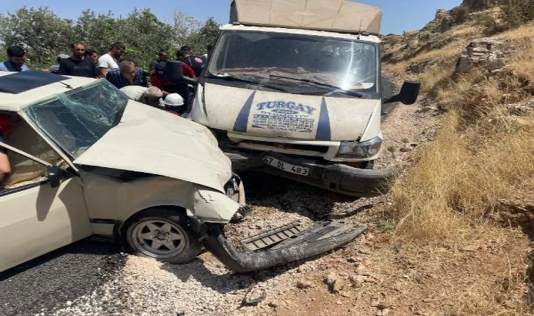 Mardin’de kamyonetle otomobil çarpıştı; 2’si ağır, 4 yaralı