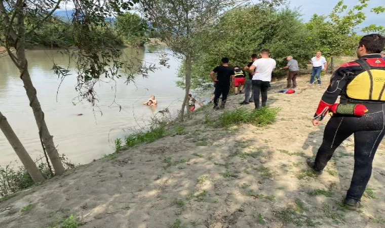 Melen Çayı’na düşen kişiyi rafting yapan sporcular kurtardı