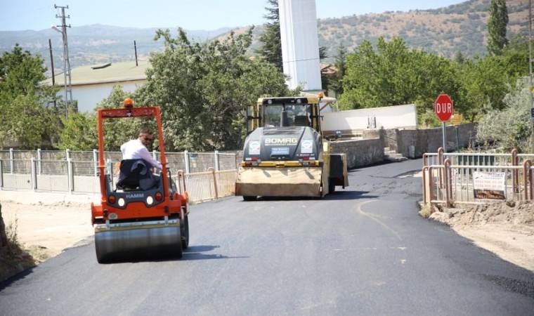 Melikgazide asfalt atağı sürüyor