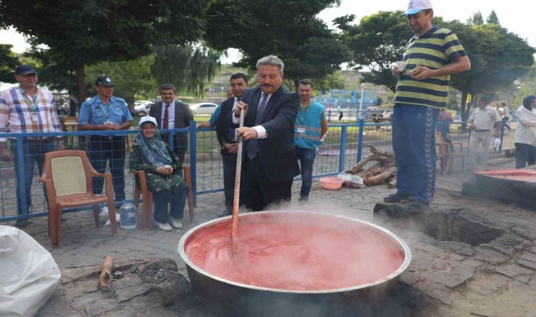 Melikgazide geleneksel salça kaynatma günleri başlıyor