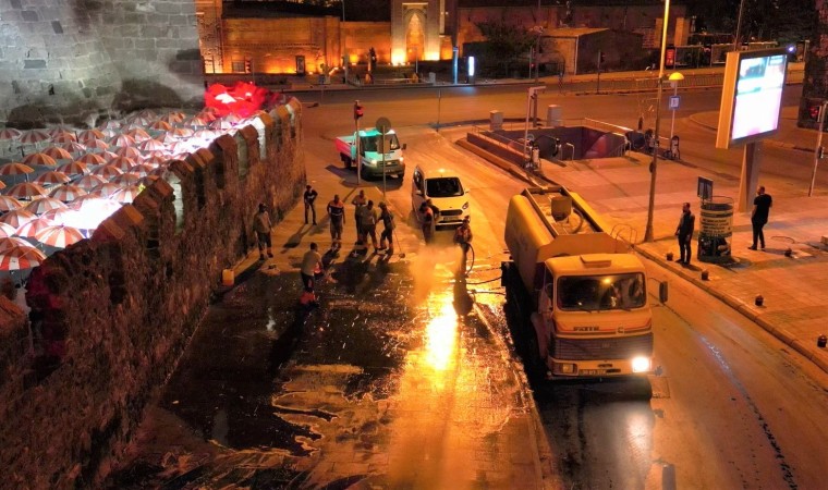 Melikgaziden gece boyu temizlik mesaisi