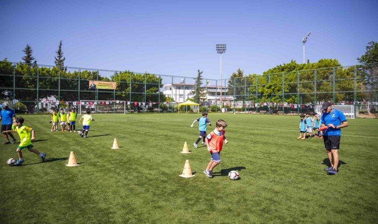 Mersinde futbol kursları devam ediyor