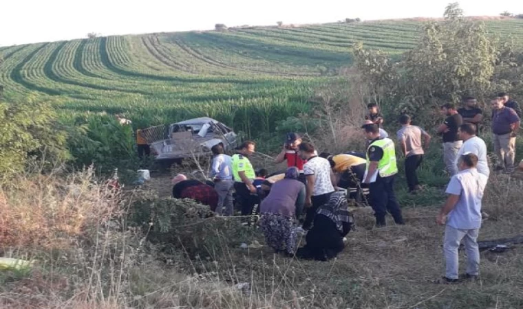 Mevsimlik işçileri taşıyan kamyonet tarlaya savruldu: 3 ölü, 11 yaralı