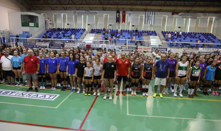 Minik voleybolcular Zafer Bayramı için oynadı