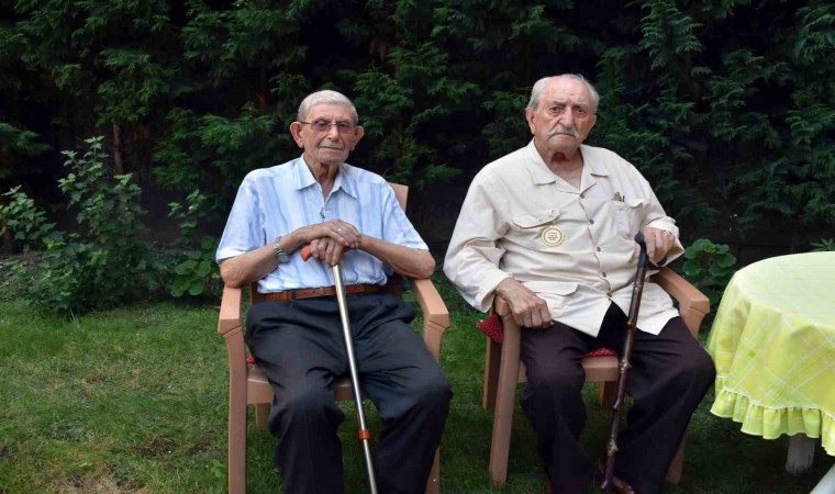 O ilçenin yaşayan asırlık çınarları buluştu