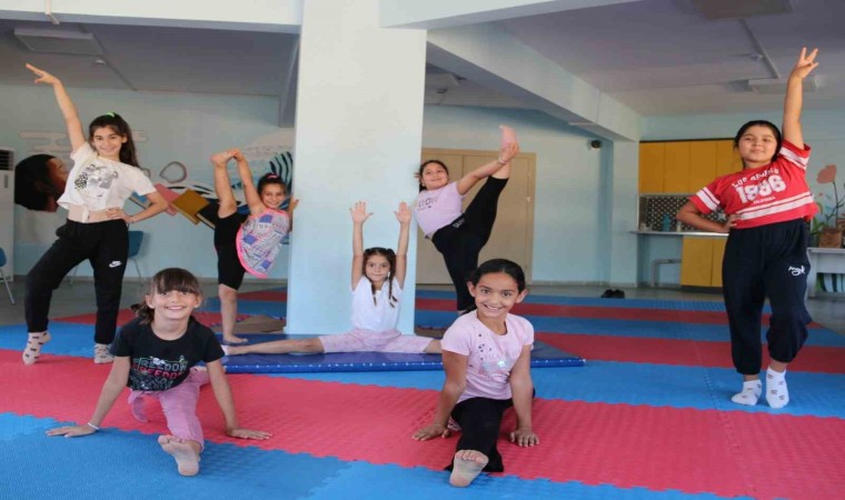 Ortaklar Genç Ofiste gençler yaz tatilini verimli bir şekilde geçiriyor