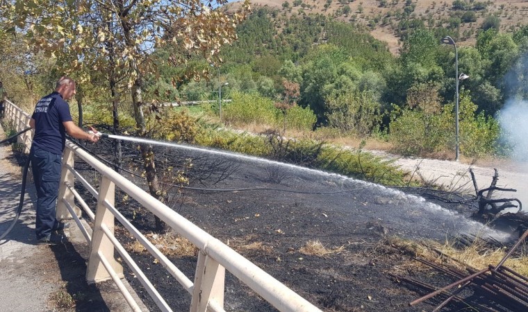 Örtü yangını büyümeden söndürüldü