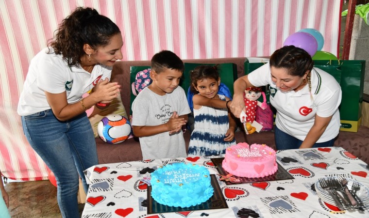 Osmaniye Belediyesinden Nahide ve Umut kardeşlere, doğum günü sürprizi