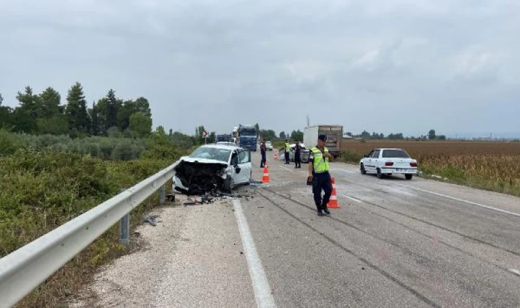 Osmaniye’de iki otomobil çarpıştı: 1 ölü, 5 yaralı