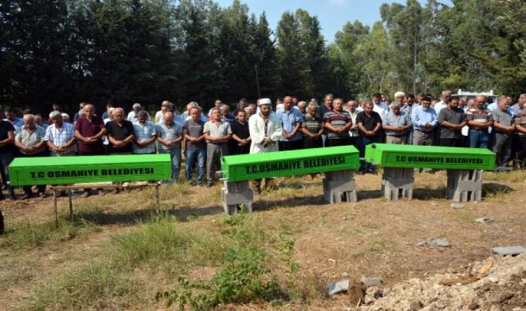 Osmaniye’deki kazada ölen çift ile kızları, Kahramanmaraş’ta toprağa verildi