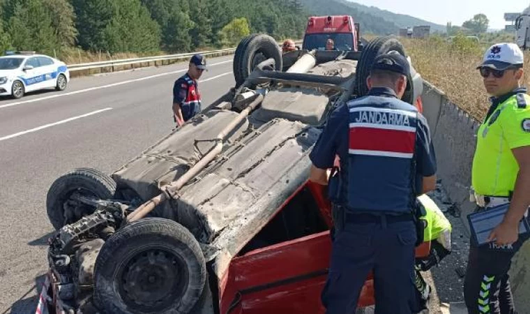 Otomobil, bariyere çarpıp takla attı: 2 yaralı