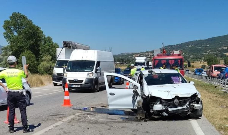 Otomobil bariyerlere çarptı: 1 çocuk öldü, 2’si çocuk, 4 kişi yaralandı