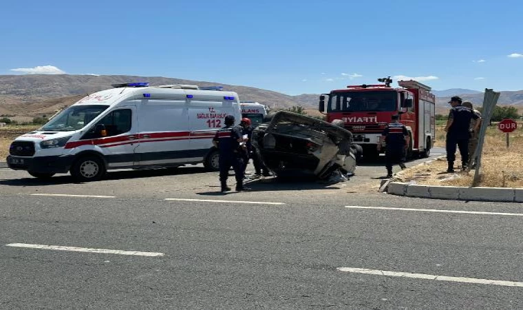 Otomobil, refüje çarpıp, takla attı: 1 ölü, 2’si ağır, 4 yaralı