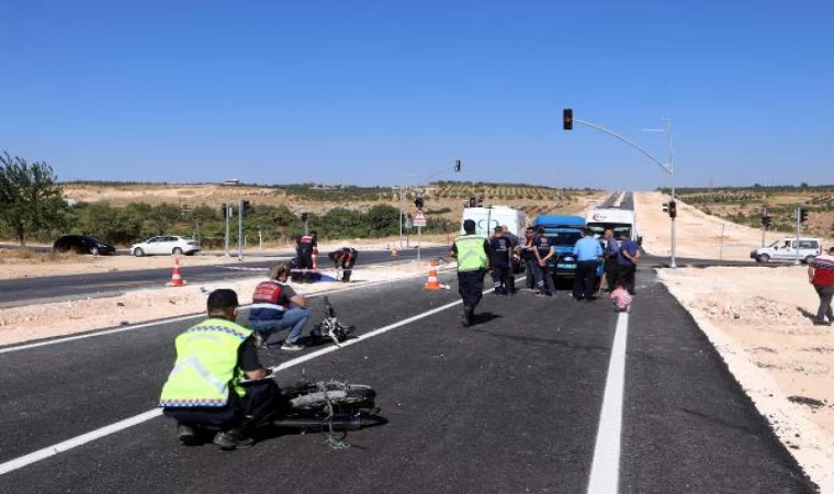 Otomobilin çarptığı motosikletin sürücüsü öldü