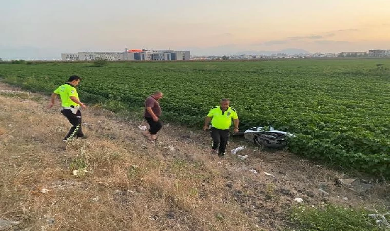 Otomobilin çarptığı motosikletteki anne öldü, eşi ve çocuğu yaralandı