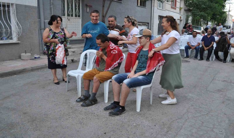 (ÖZEL) Askerlik çağına gelen engelli gençler için eğlence düzenlendi