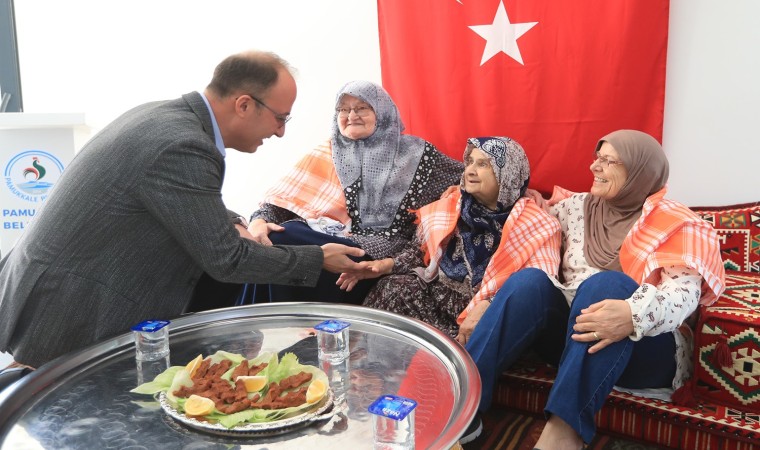 Pamukkalede koca çınarlar her hafta bir etkinlikle eğleniyor