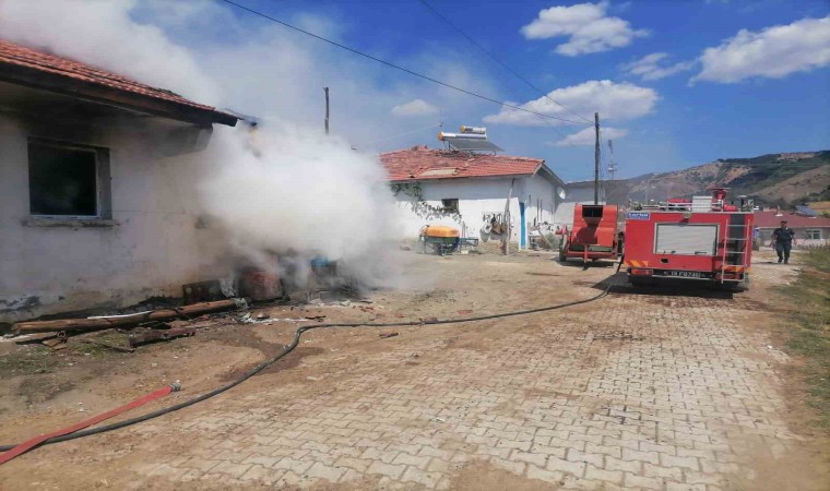 Patlayan mutfak tüpü yangın çıkarttı