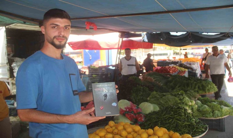 Pazarda çalışırken tezgah arkasında aldığı notlarla kitap çıkardı