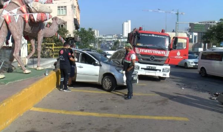 Pendik’te bir kişinin yaralandığı kazada otomobildeki köpek korkudan araçtan çıkmadı 