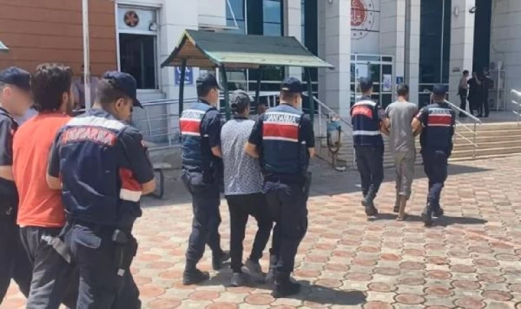 Polis yeleği ve telsizli göçmen kaçakçılığına 13 gözaltı