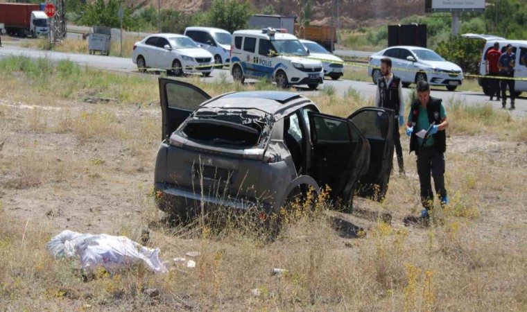 Polisten kaçan uyuşturucu tacirlerinin aracı takla attı, 25 milyon TL değerinde uyuşturucu madde ele geçirildi