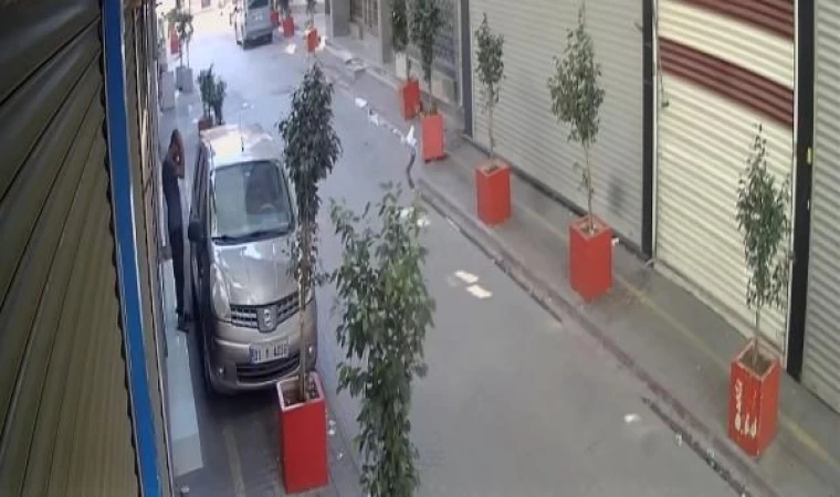 Saçını tarayıp keşif yaptı, camını kırdığı otomobilden para ve altın çaldı