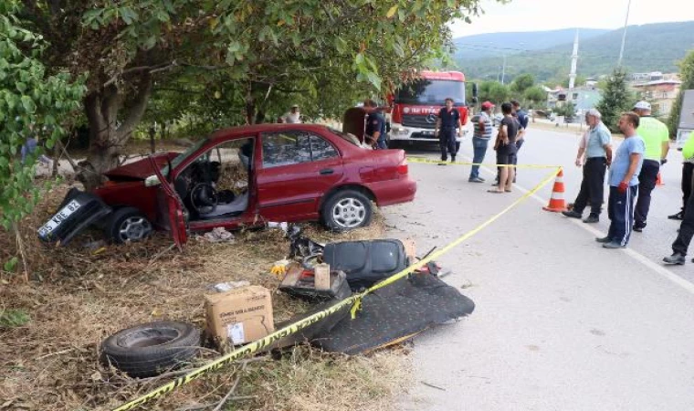 Samsun’da otomobil ağaca çarptı: 2 ölü 1 yaralı