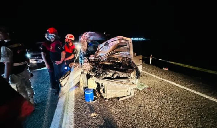 Şanlıurfa’da hafif ticari araç, traktör römorkuna çarptı: 1 ölü, 3 yaralı