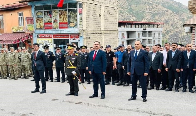 Şemdinli ve Derecikte Zafer Bayramı coşkuyla kutlandı