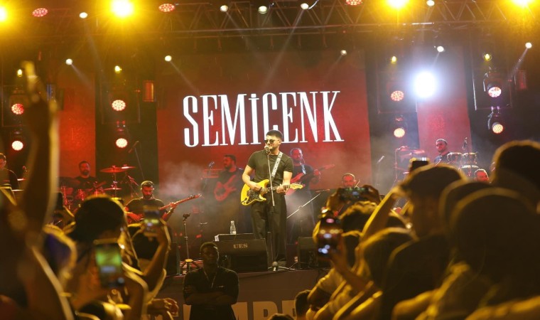 Semicenk Manisayı salladı