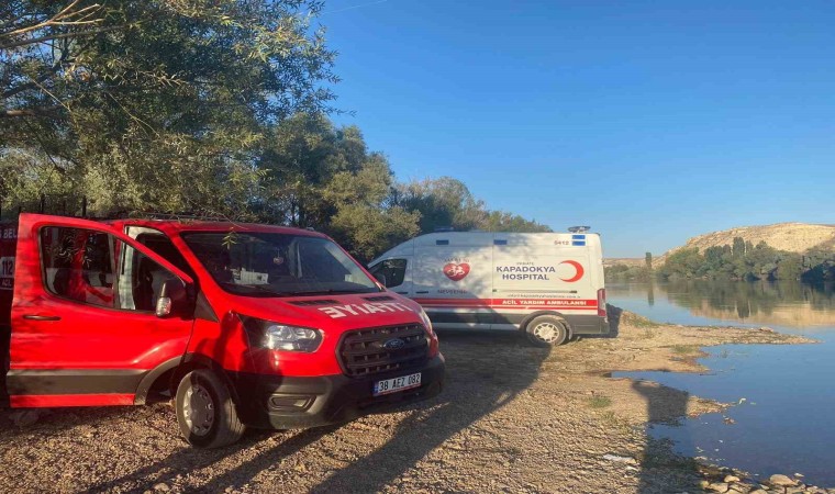 Serinlemek için girdiği Kızılırmakta kayboldu