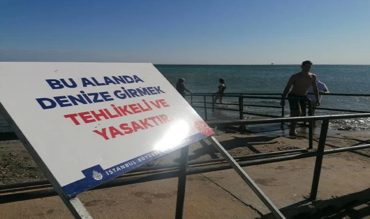 Silivri’de kötü hava şartlarından dolayı deniz’e girmek yasaklandı