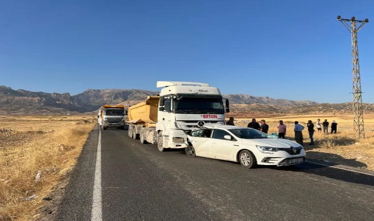 Silopi’de hafriyat kamyonunun çarptığı otomobildeki 1 kişi öldü, 2 kişi yaralandı