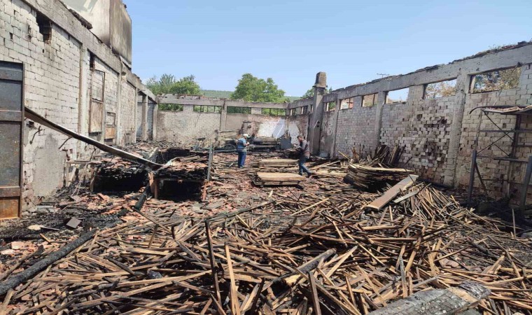 Simavda orman ürünleri fabrikasında korkutan yangın