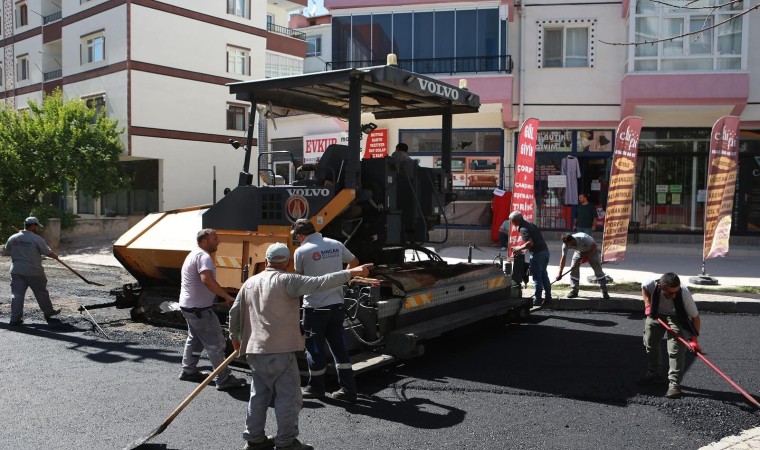 Sincanda sıcak asfalt çalışması devam ediyor