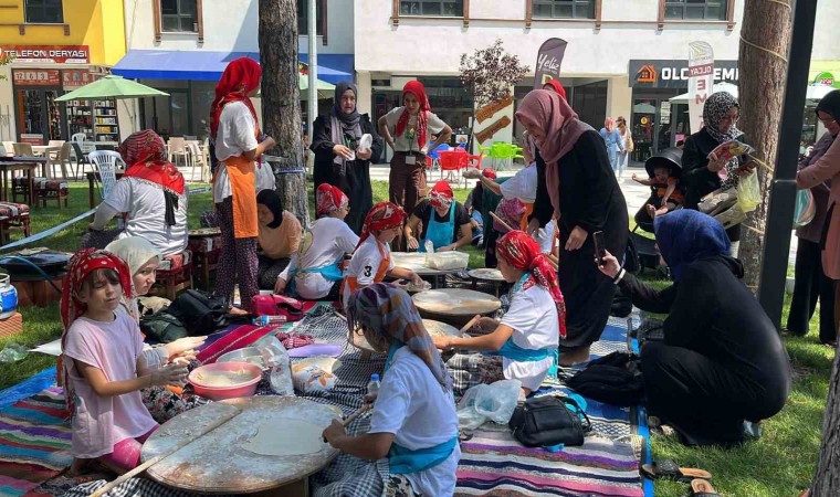 Sındırgılı gençlerden bilim ve kültür şenliği