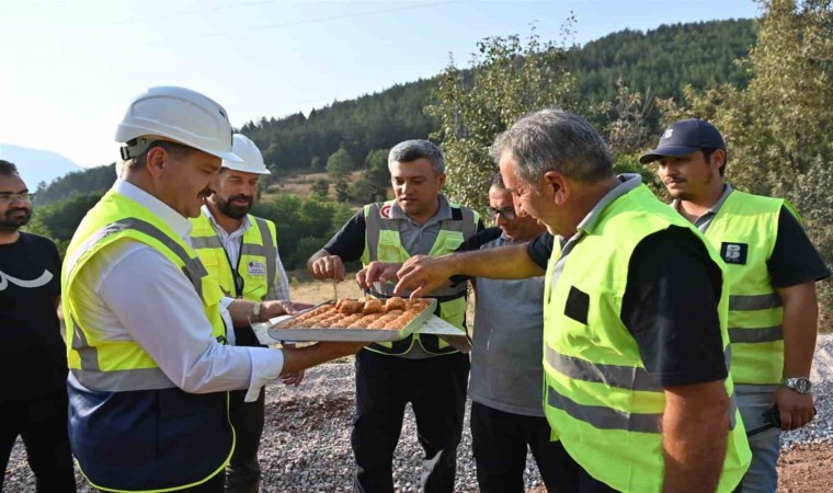 Sındırgıya kilometrelerce sıcak asfalt