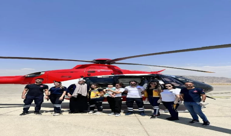 Şırnak’ta ambulans helikopter, boğazına iğne kaçan bebek için havalandı