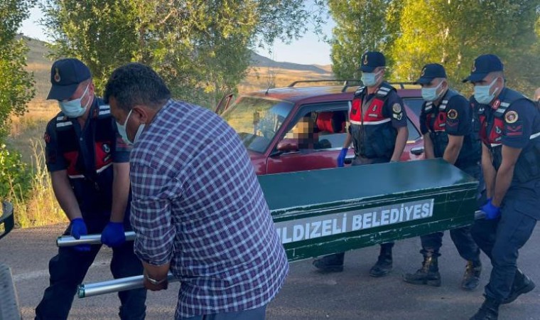 Sivasta iki genç göğüslerinden vurulmuş halde ölü bulundu