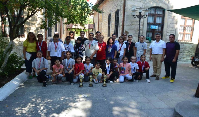 Söke Halk Eğitim Merkezinin karate sporcuları Gemlikten başarılarla döndü