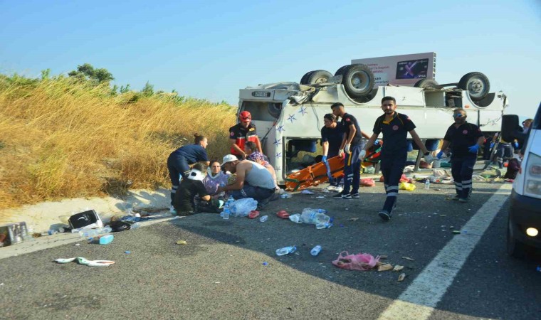 Somada işçi servisi ile otomobil çarpıştı: 1i ağır 30 yaralı