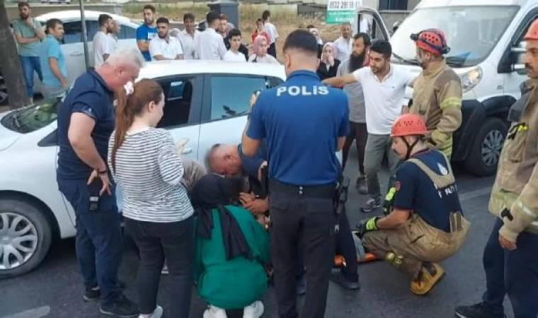 Sultanbeyli’de hafif ticari aracın çarptığı kadın savrularak park halindeki otomobilin altına sıkıştı