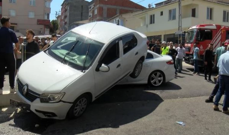 Sultanbeyli’de kaza: Çarptığı otomobilin altında kaldı