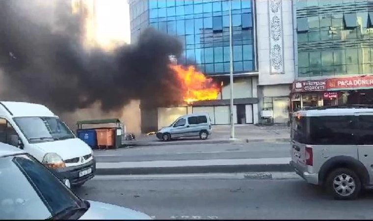 Sultangazi’de iş merkezindeki yangın söndürüldü