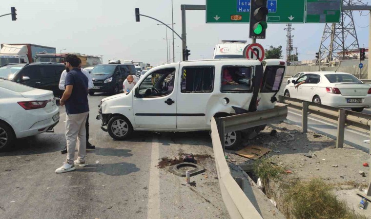 Sultangazide yaşlı kadın trafik kazasında yaralanan eşinin başından ayrılmadı