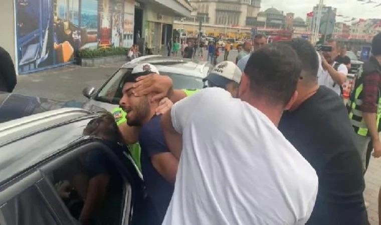 Taksim’de gözaltına alınan taksicinin sivil trafik polisini aracına almadığı anlar kamerada